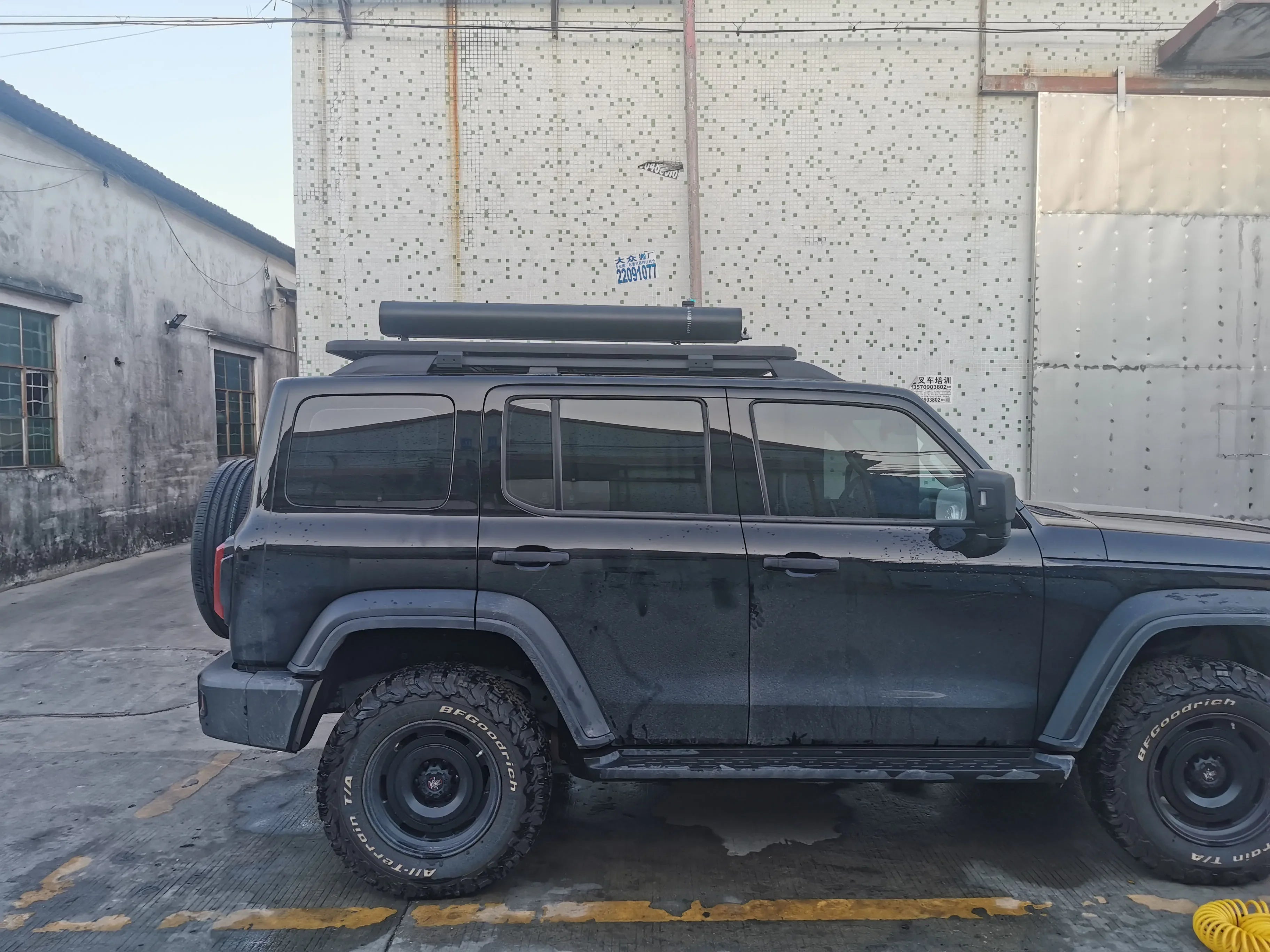 Aluminum 30L Capacity Car Roof Top Water Tank With High Pressure Sprinkler Outdoor Camping Car Water Storage Tank