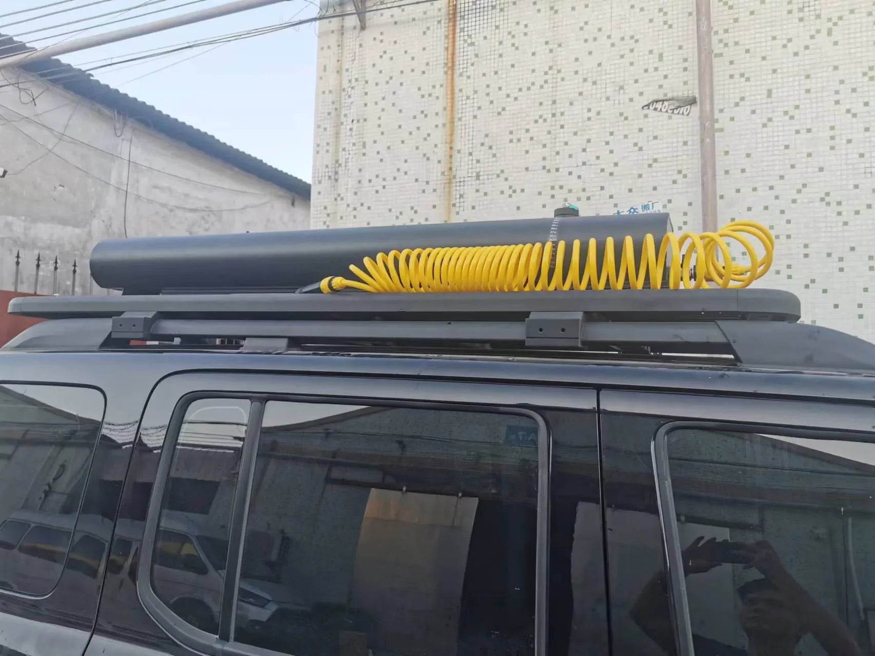 Aluminum 30L Capacity Car Roof Top Water Tank With High Pressure Sprinkler Outdoor Camping Car Water Storage Tank